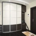 Шкафы в прихожую с раздвижными дверями на заказ