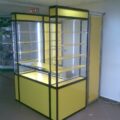 Прилавок стеклянный для сервиса по ремонту телефонов