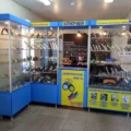 Витрина для сервиса по изготовлению ключей